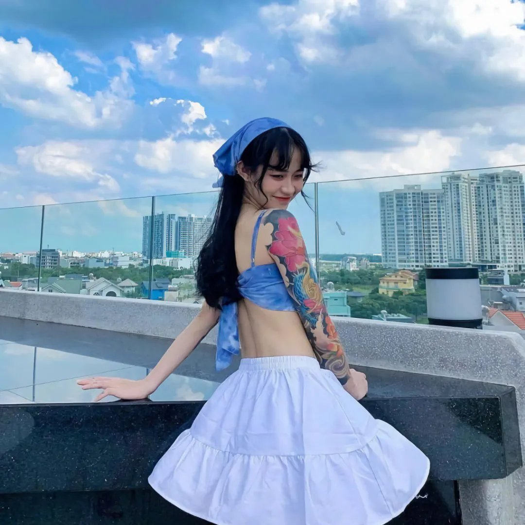 圣洁的艾曼妞
